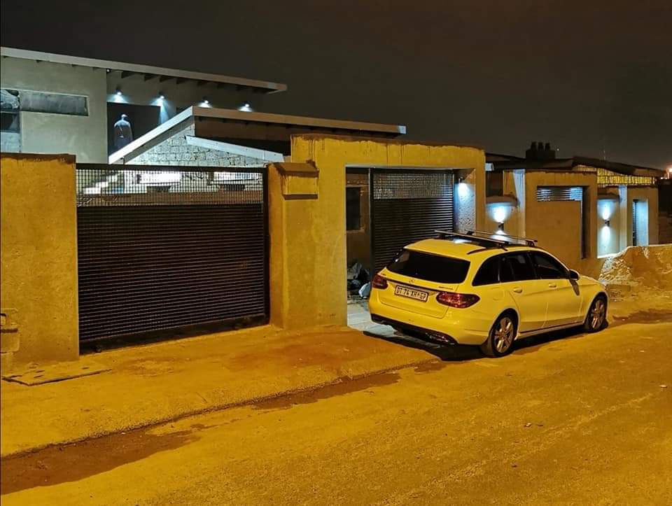 Ndiks17's tweet photo. When Property runs through our veins &amp; this is how my brother has transformed one of his 4 room houses in Soweto. It's all about accumulating passive income. We are creating Property Wealth &amp; Generational Wealth. Property is not a quick option but a long term &amp; lifetime goal. https://t.co/IKb1txXBrF