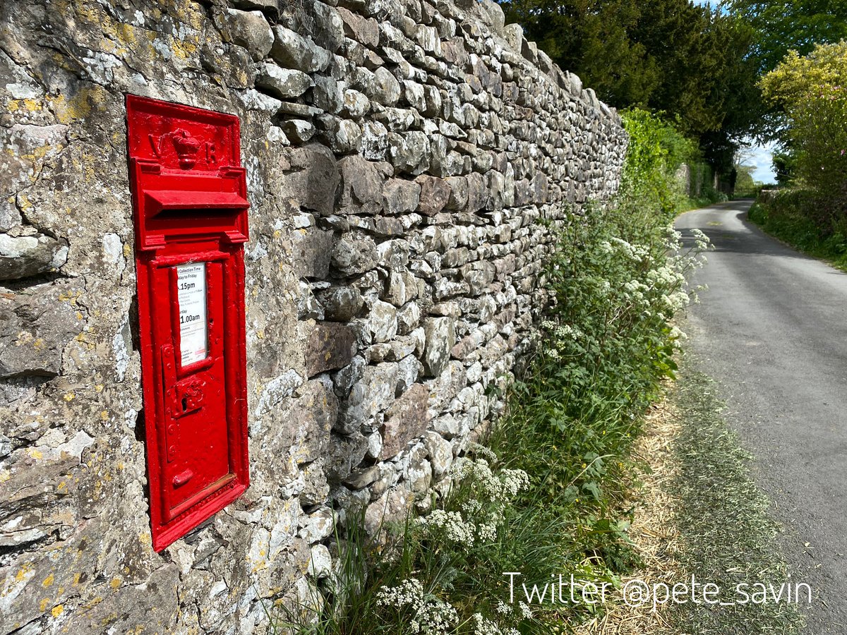 pete_savin's tweet photo. Top hats please when posting dispatches #Prettiestpostbox #Hincaster #Cumbria https://t.co/D4u0s7lQy5