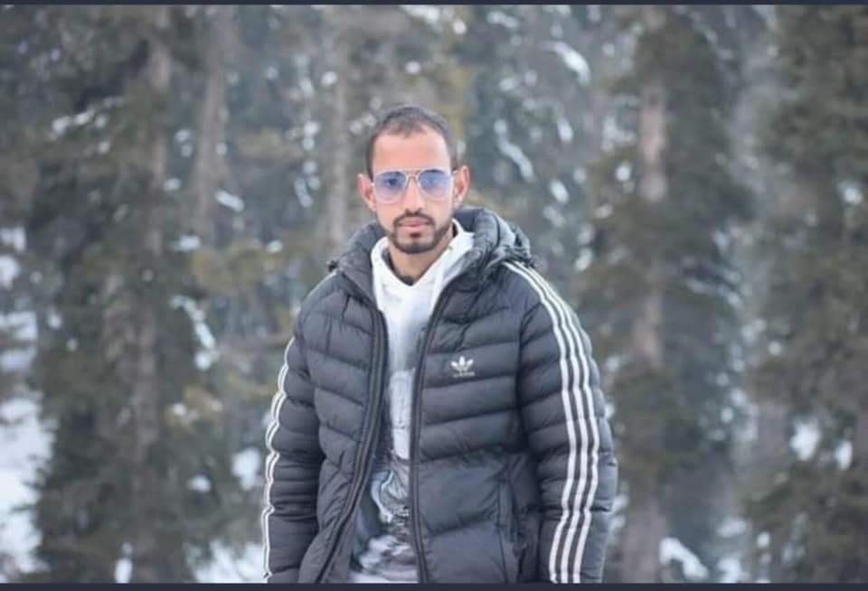 fahim_kayani's tweet image. Civilian killed by Indian forces at Narbal Srinager Gulmarg highway.
How much blood needs to be split on the streets of Indian occupied Jammu and Kashmir before The UN take notice
#Kashmirisbleeding