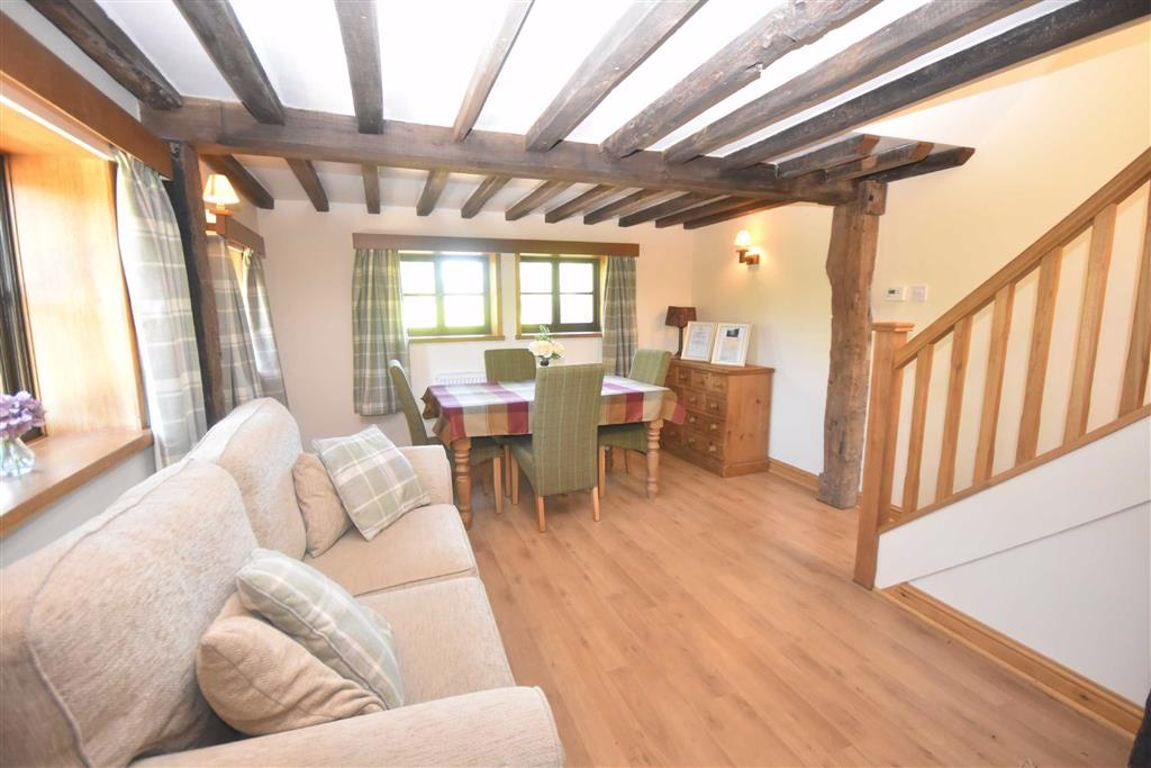 PughsAgents's tweet image. For Sale
Staunton #Gloucestershire
OIEO £350,000
Detached Cottage
Two Bedroom
Immaculately Presented
Spacious Accommodation
No Chain
Energy Rating E
An exceptionally well presented &amp;amp; recently overhauled two bedroom character Black &amp;amp; White detached property
low maintenance garden