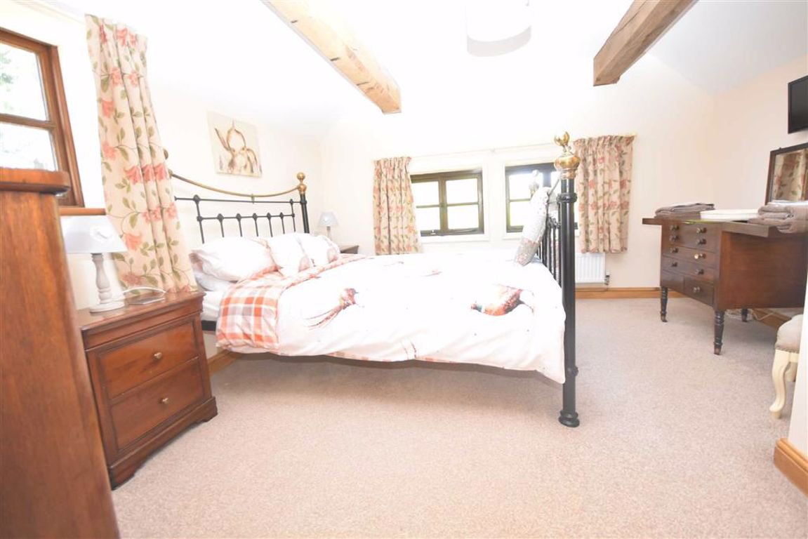 PughsAgents's tweet image. For Sale
Staunton #Gloucestershire
OIEO £350,000
Detached Cottage
Two Bedroom
Immaculately Presented
Spacious Accommodation
No Chain
Energy Rating E
An exceptionally well presented &amp;amp; recently overhauled two bedroom character Black &amp;amp; White detached property
low maintenance garden