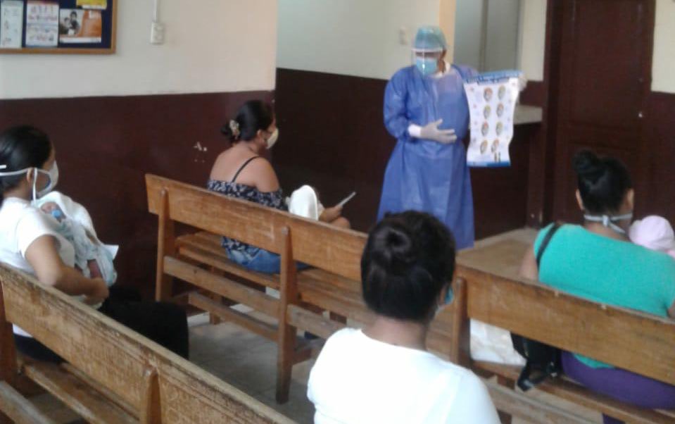 Salud_Guayas's tweet photo. Centro de Salud #JuanMontalvo realiza actividades de sensibilización sobre temas como enfermedades vectoriales y prevención del #Covid_19.
#QuédateEnCasa
#ActivadosPorLaSalud https://t.co/jWZONBqKFn