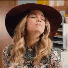 not_THAT_vine's tweet photo. alexis rose as my mom's golden retriever Ramona, a thread
@SchittsCreek https://t.co/rg7DZyHJc3