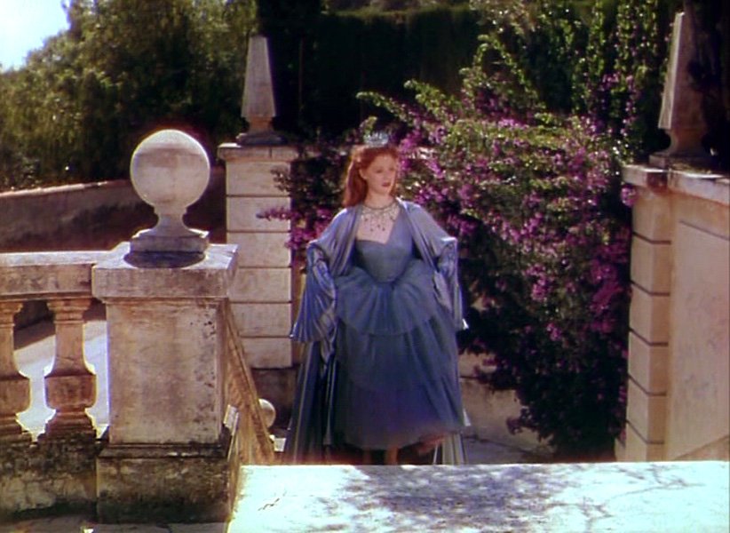 classymoviemuse's tweet image. #ArchitectureMovieChallenge
Day 13: Favorite Anything! ❤️

THE RED SHOES (1948) 
Gates, stairways, and pillars. Oh my!

@JanuaryMovie