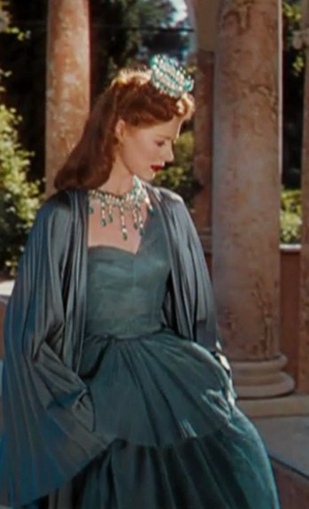 classymoviemuse's tweet image. #ArchitectureMovieChallenge
Day 13: Favorite Anything! ❤️

THE RED SHOES (1948) 
Gates, stairways, and pillars. Oh my!

@JanuaryMovie