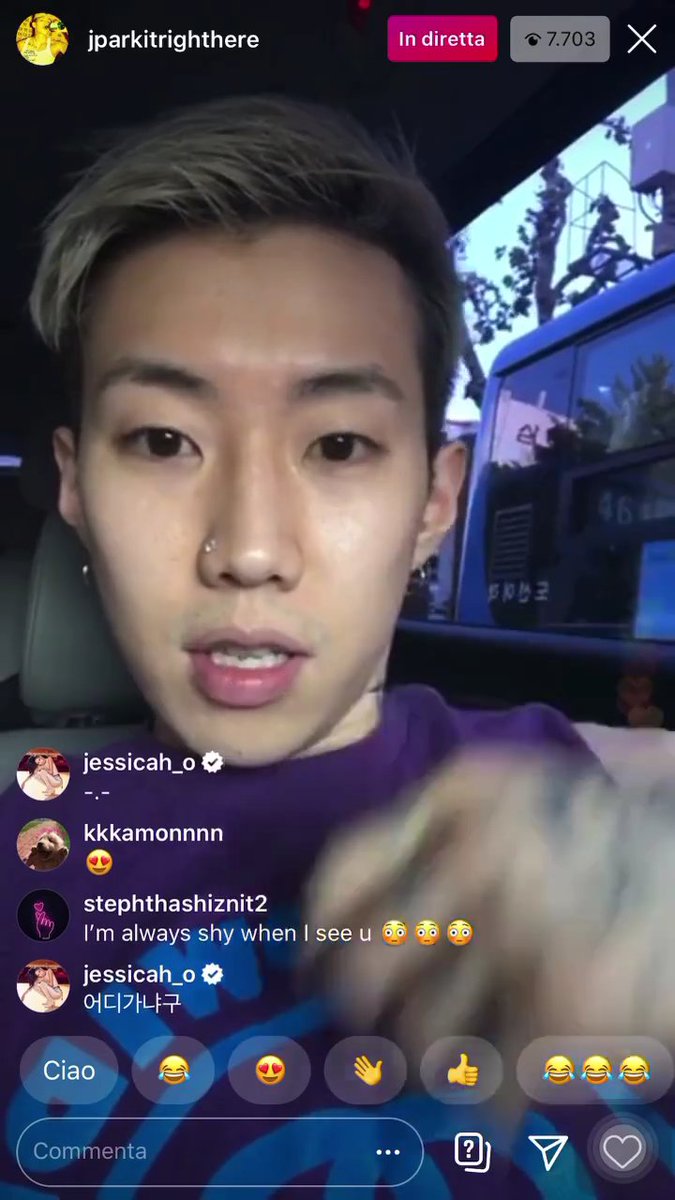 JessiHo_TR's tweet photo. 📌[130520]
Jessi, Jay Park'ın canlı yayınına katılıp yorum bırakmış👀
~
"nereye gidiyorsun"
"-.-"
"hayır o benim" 
"su bombası Jessi"
"o cilde ihtiyacım var" https://t.co/NDSWUA9gvH