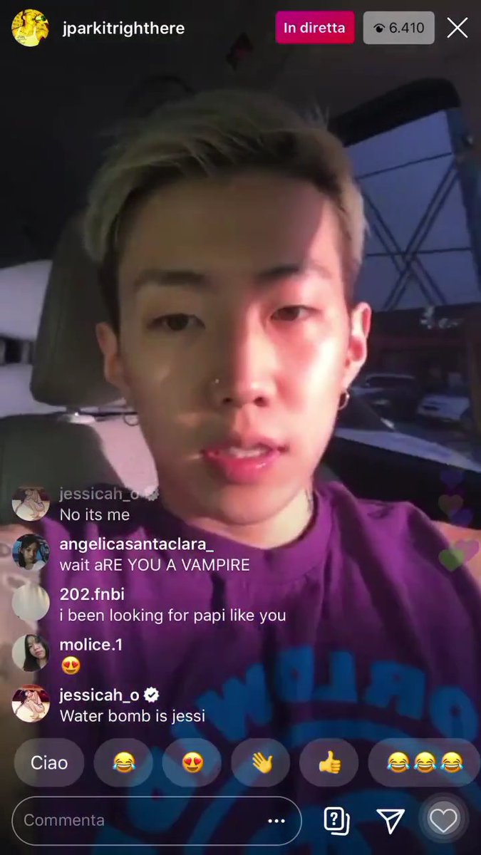 JessiHo_TR's tweet photo. 📌[130520]
Jessi, Jay Park'ın canlı yayınına katılıp yorum bırakmış👀
~
"nereye gidiyorsun"
"-.-"
"hayır o benim" 
"su bombası Jessi"
"o cilde ihtiyacım var" https://t.co/NDSWUA9gvH