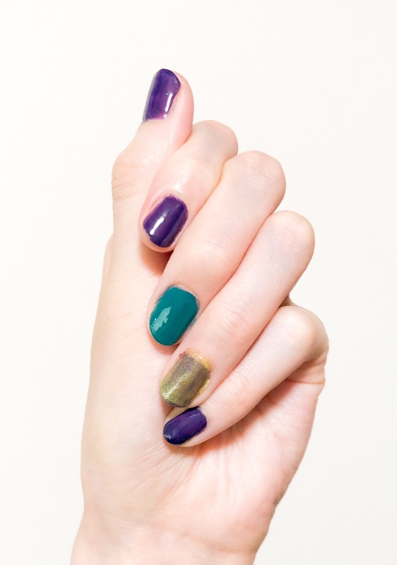 アズ エルシャドール ミドラーシュイメージのネイル 使用ネイル 風光る 夏あざみ 夕立に雲 とこしえに ベースにパラドゥのネイルファンデとトップコートはパラドゥ 夏あざみ１回塗りの上夕立に雲重ね塗り3回でシャドール紫にぽくなる 四季彩