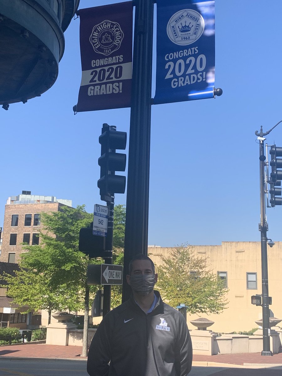 LarkinRoyals1's tweet photo. Elgin AD, Paul Pennington and Larkin AD, Ethan Karolczak celebrating The Class of 2020 with new banners in downtown Elgin.  #OneTown #OneClass2020 #Classof2020IsUnique https://t.co/eWwsYanWYi
