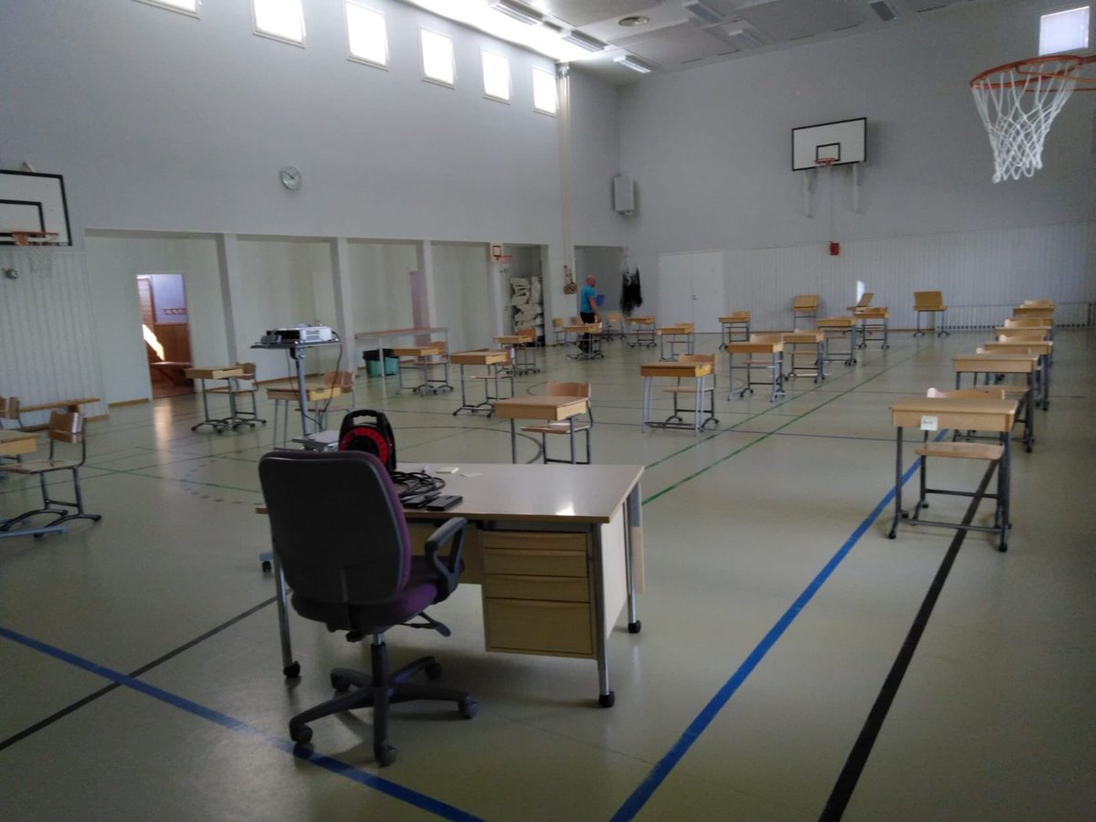 EVehkala's tweet photo. Meillä Tyrnävällä ollaan valmiina avaamaan koulut! Turvallisesti ja väljästi! Kuva Temmeksen koululta #coronaexit #tyrnävä @liandersson https://t.co/duxNPY7cVl
