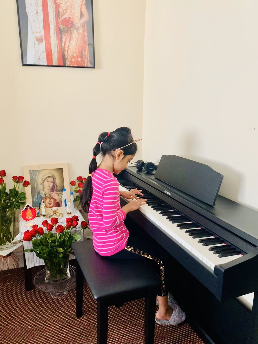 sujithkirijah's tweet photo. @longmoorcps Today Ananiya was plalaying  with the a piano 🎹 .twinkle twinkle little 🌟.#realaxing. https://t.co/V4eDnn7OgU