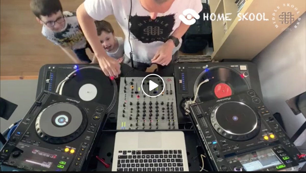 DozerDJ's tweet photo. Here is the audio of my (mostly) Vinyl set from the ‘Home Skool’ Live Stream from last Friday.

It’s starts of Soulful and moves into some tougher beats towards the end, with a couple of Unreleased tunes from the Middle Skool era in there.

https://t.co/EJ61GgORpY https://t.co/mMI2f1USKb