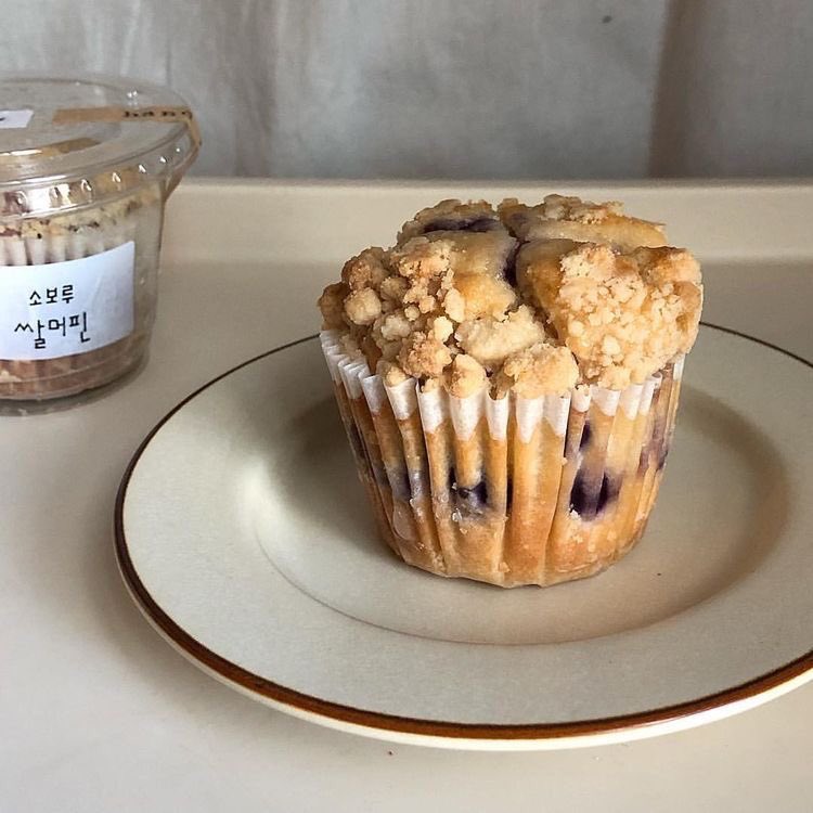 etherealdior's tweet photo. baked goods are my weakness https://t.co/lEePmf1vAU