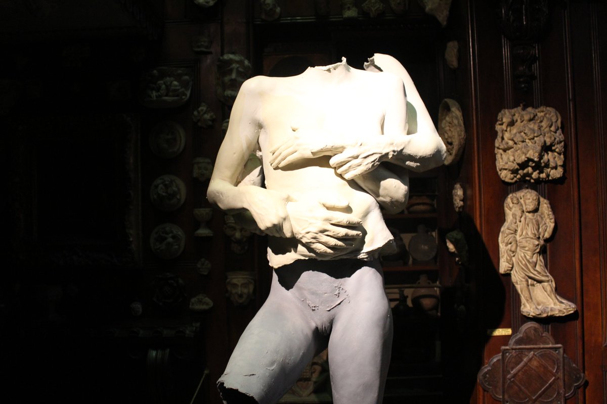 How could I not include the incredible  @SoaneMuseum ?such a memorable place. I loved the Marc Quinn exhibition in 2017 it made me think about how the body has been understood, perceived and displayed over time. Can't wait to go back.  #MuseumsUnlocked  #LondonMuseums