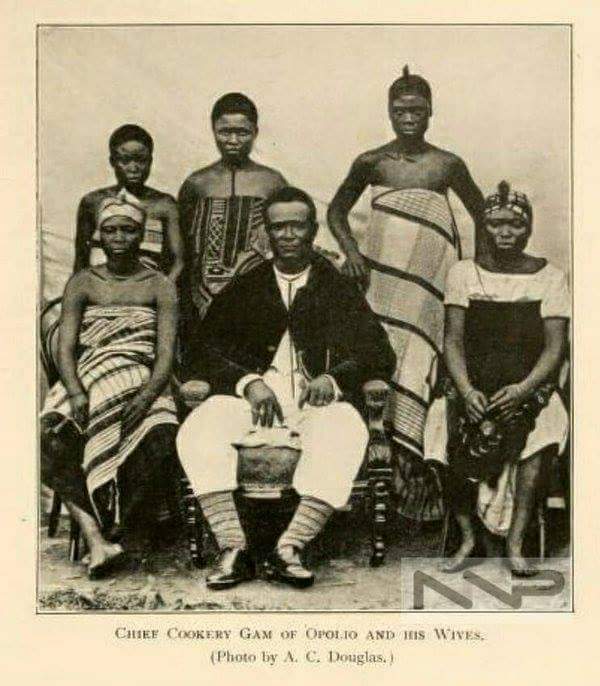 Rebuild_Opobo's tweet photo. Photograph of
Alabo Cookey-Gam of Opobo and His Five Wives in The 1890's.
An Affluent Member of The
Opobo Owu-Ogbo Society
Who Also Schooled in Liverpool,England But Died in The Year Of 1920.
He was Also A Right-Hand Man To King Jaja of Opobo Kingdom.

https://t.co/YOH3ydRtaj https://t.co/uVZl58fjR0