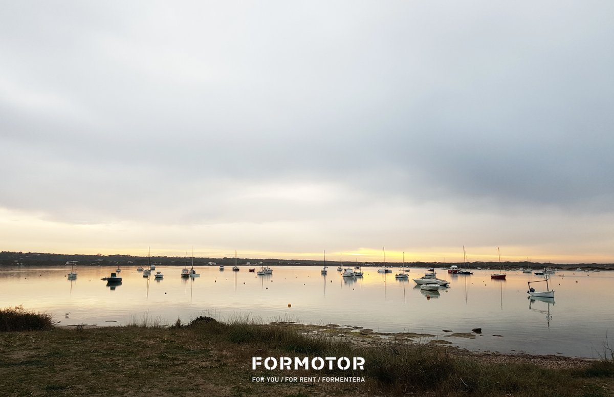 formotor's tweet photo. Cada rincón de la pequeña isla de Formentera irradia una magia especial. Pasar aquí un día de desconexión, sin prisas, ni móvil, y con buena compañía es la mejor terapia para volver a recordar que la vida es un regalo.
📷 Estany des peix
#Formotor #Formentera #rentacar https://t.co/VVXaqtuCWA