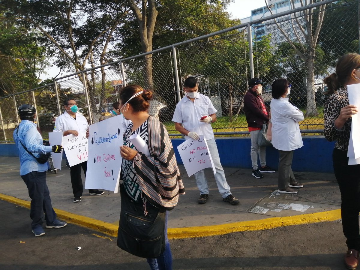 KikeBravoPrado's tweet image. ¿Se enteraron de esto @EsSaludPeru ? Hoy en la mañana en el Rebagliati. Su pedido es totalmente justo. Mucha fotito y autobombo con lo que es su obligación,  esto también lo es.