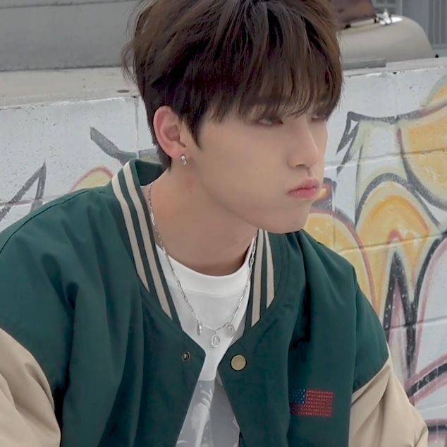 𝙖 𝙩𝙝𝙧𝙚𝙖𝙙 𝙤𝙛 𝙡𝙚𝙚 𝙘𝙝𝙖𝙣& #39;𝙨 𝙗𝙚𝙖𝙪𝙩𝙮.  @pledis_17   #SEVENTEEN   #세븐틴