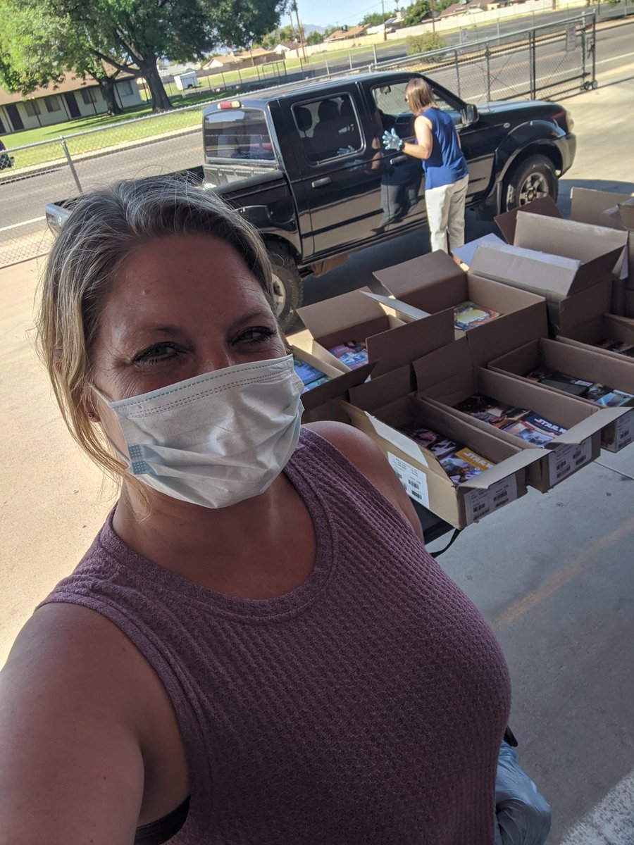 CathyGarza83's tweet photo. Handing out books @StarlightPark1! Love seeing our students get excited about books! Thank you to New York Life Foundation for the gift certificate to First Book which made all of this possible! #readingisfun #cesdknowthyimpact https://t.co/lqFklKUPtM