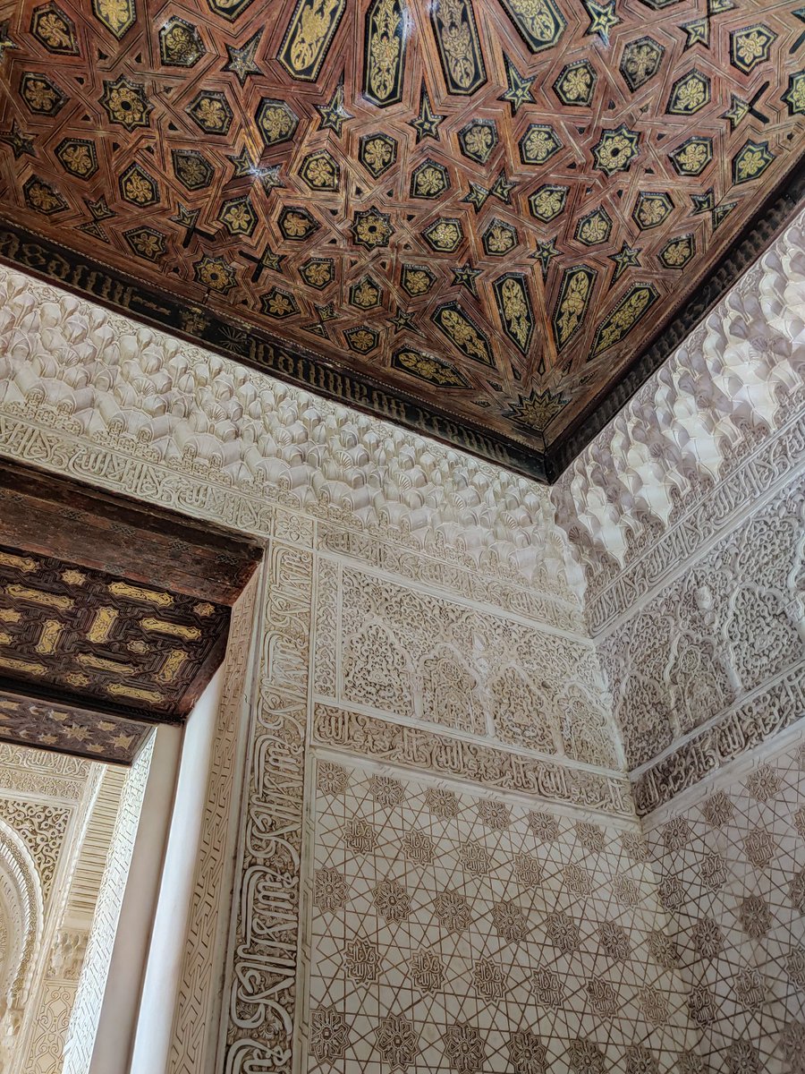 This are some of intricate designs on the walls of the palace. Cantik kan?