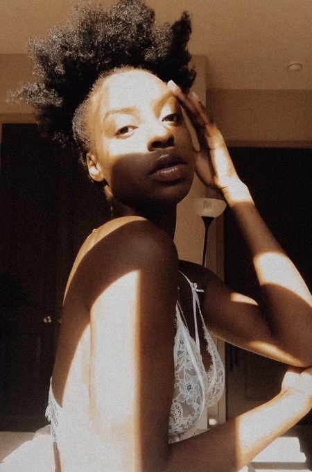 Just out here Queenin on FaceTime https://t.co/sEpwnOKPt3