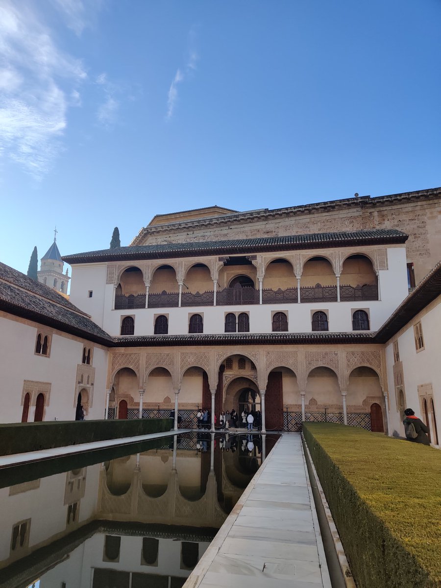 For Nasrid Palace, you need to book a slot, sebab diorang limitkan visitors to come in. So if you prefer to go in the morning, book the morning slot.You can also do night entry of the Palace. But it is only limited to certain areas of the Alhambra grounds.