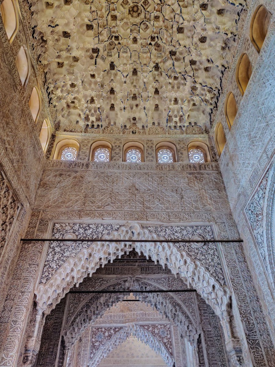 This are some of intricate designs on the walls of the palace. Cantik kan?