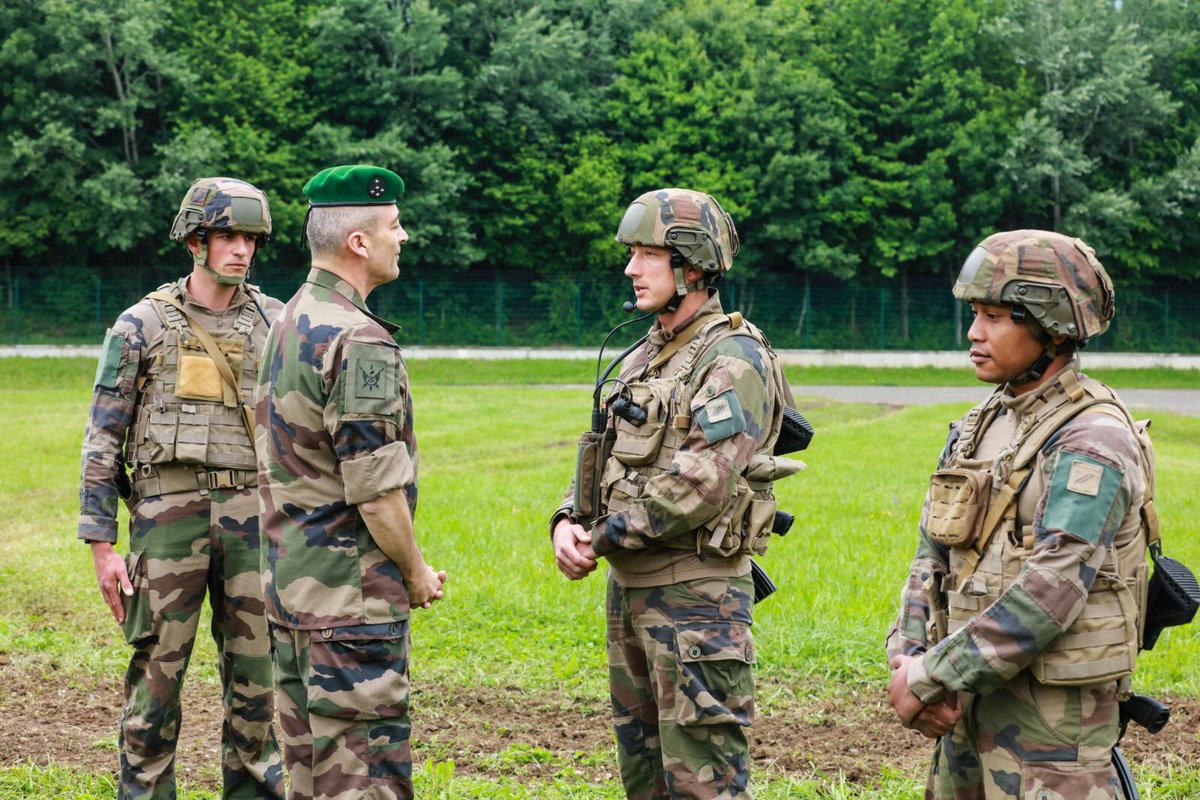 CEMAT_FR's tweet image. Inspection au #93RAM, régiment unique qui cultive l’exigence du roc et du feu. Nous devons endurcir l’@armeedeterre. J’ai besoin pour cela de redonner tout le temps nécessaire à la #PrépaOPS pour vous entraîner plus et différemment. #VisionStratégique