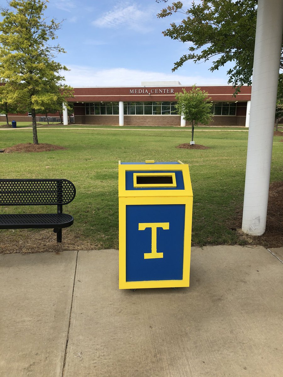thsmediacenter's tweet photo. THS students: Starting today students can drop off any textbooks or library books that they have checked out! So thankful for this book return made by some of our students this year with senior project! https://t.co/rS9WkkyuZp