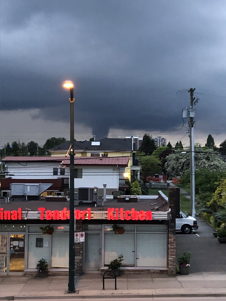 LesNelmes's tweet photo. @NEWS1130Weather hey Russ. I saw no mention of this at all in any news this morning?? Is this a funnel cloud? Im south Main St and spotted this last night around 8:50pm looking west towards UBC. https://t.co/dhpFyG0lPF