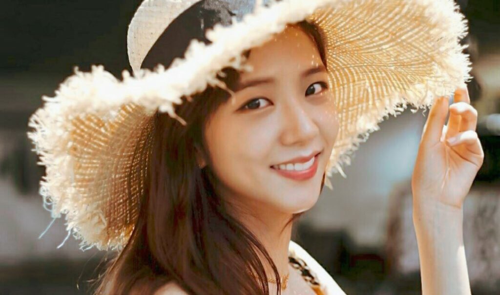 jisoosjpg's tweet photo. a ball of sunshine https://t.co/KQAPFaHl46