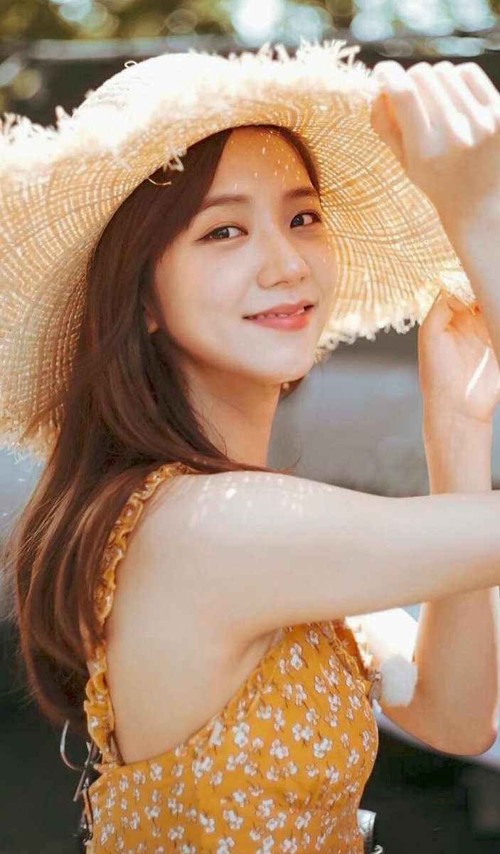 jisoosjpg's tweet photo. a ball of sunshine https://t.co/KQAPFaHl46