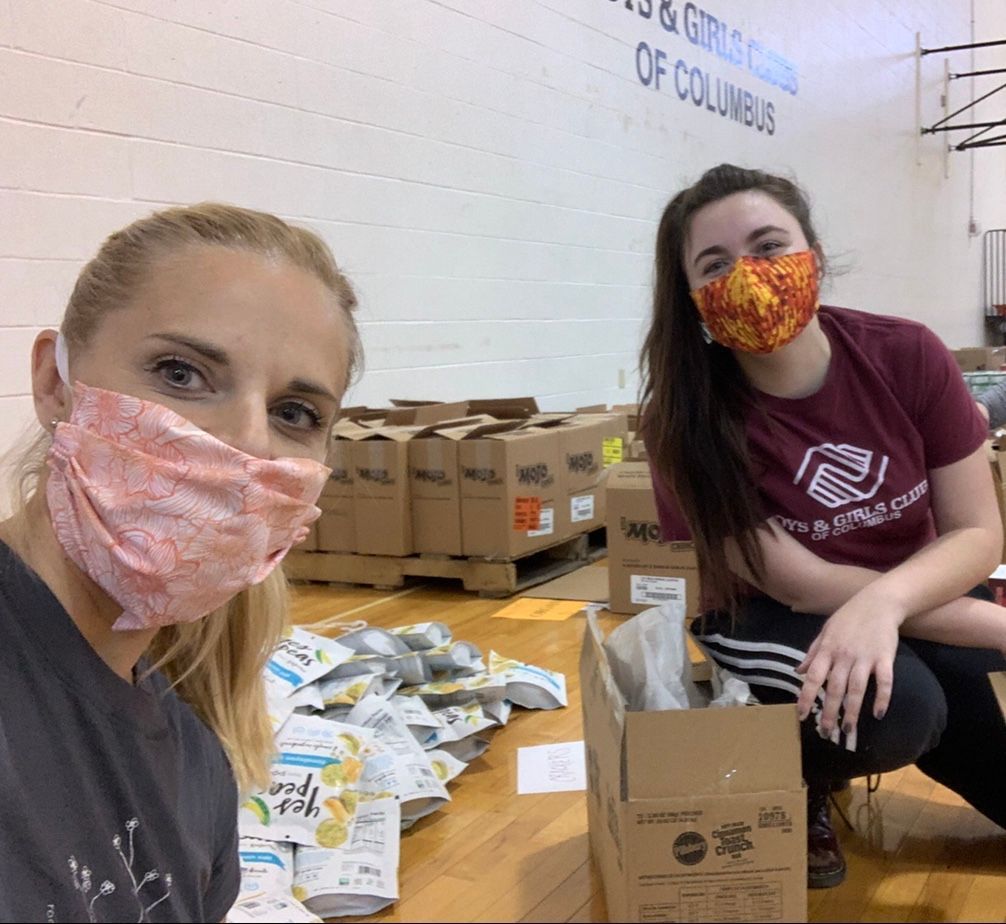 BGCCentralOhio's tweet photo. Behind the Scenes: 

Our awesome crew packaging up food boxes for our members! We are so thankful for our partnership with @Mid_OHFoodbank, our staff &amp; volunteers!

And yes - that is a BIG bag of pasta 😉🍝
#HereForYou #InThisTogether #ClubFamily #FoodForFamilies #PastaForDays https://t.co/4qIL5pqPuX