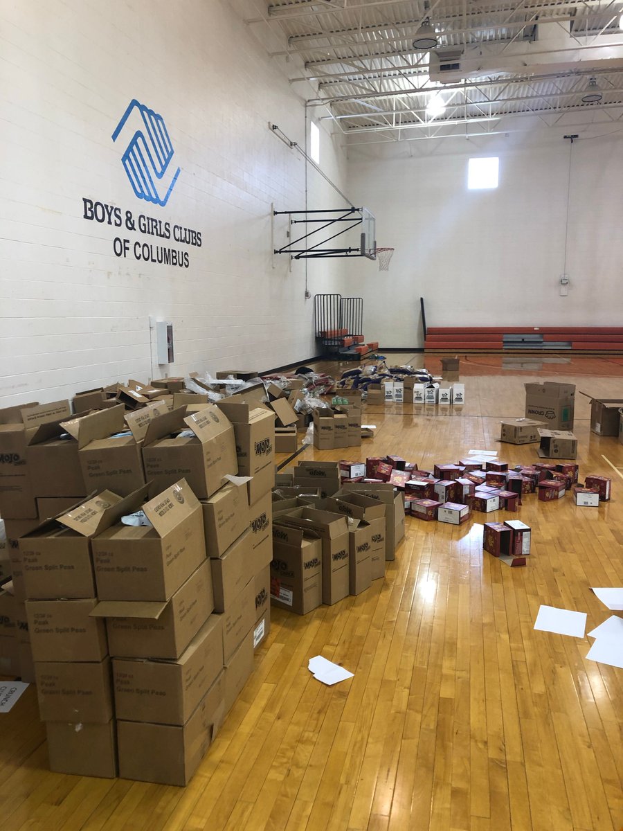 BGCCentralOhio's tweet photo. Behind the Scenes: 

Our awesome crew packaging up food boxes for our members! We are so thankful for our partnership with @Mid_OHFoodbank, our staff &amp; volunteers!

And yes - that is a BIG bag of pasta 😉🍝
#HereForYou #InThisTogether #ClubFamily #FoodForFamilies #PastaForDays https://t.co/4qIL5pqPuX