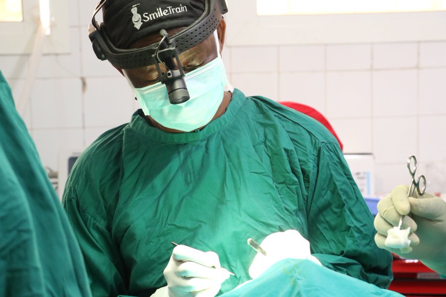 Smiletrain's tweet photo. Prof. Donkor of the #SmileTrain African Medical Advisory Council: We needed to safeguard #cleft patients & postpone invasive surgeries. Noninvasive treatments like reviews, nutritional support, psycho-social support, telephone consultations + training are ongoing.
#WACS #PAPSA https://t.co/w9chtiZLTz