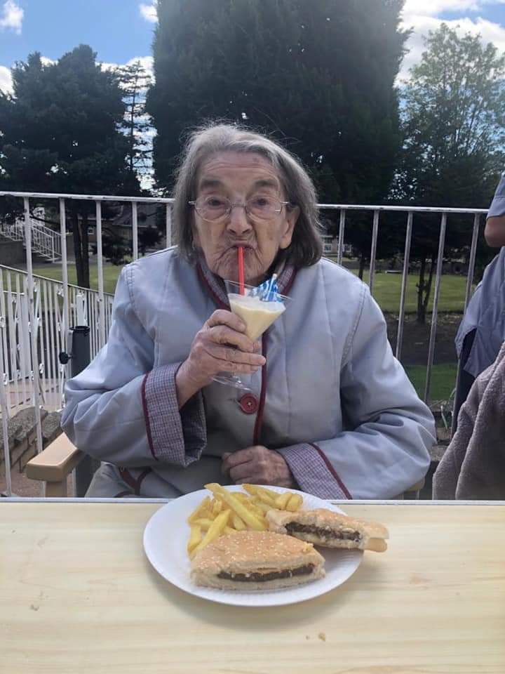 buckreddan's tweet photo. Bbq and mocktails nothing else for it🤣🎉 https://t.co/nd1lMTK8W7