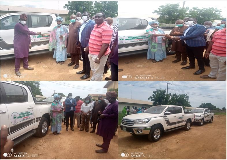 KwaraOnTop's tweet photo. Today Kwara State Hon. Com. for Health on behalf of HE. Gov. AbdulRahman AbdulRazaq presented 2 brand new Hilux vehicles to KWSPHCDA for State Emergency Routine Immunization Coordination Centre #SERICC operations
#SupportImmunization
#VaccinesWorkForAll
#CelebratingVaccineHeroes https://t.co/qvkAf1U3T8