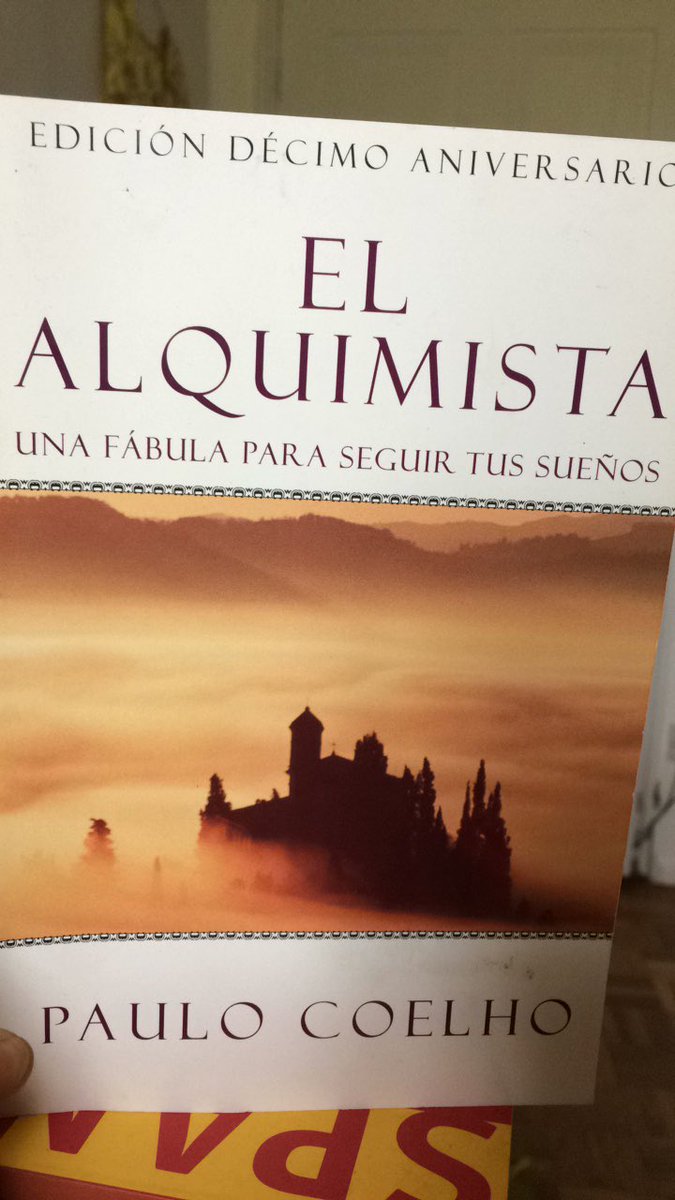 lilah_lms's tweet image. Time to read my favourite book translated into Spanish, looking for an extract for my GCSE ss #Paralleltexts #MFL #SpanishGCSE #COVIDー19reading #Paulocoelho