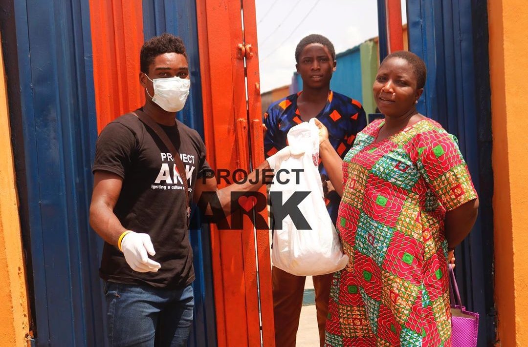 incubatorafrica's tweet photo. The Egbeda community have now experienced the love + care of @theprojectark, thanks to the sponsorship of + collaboration with @CAP_PLC.
Over 1,000 vulnerable families were supported during this latest outreach β₯οΈ
#IncubatorAfrica
#TheProjectArk
#CAPPlc
#CAPCares
#Egbeda https://t.co/CVcApZaCuN