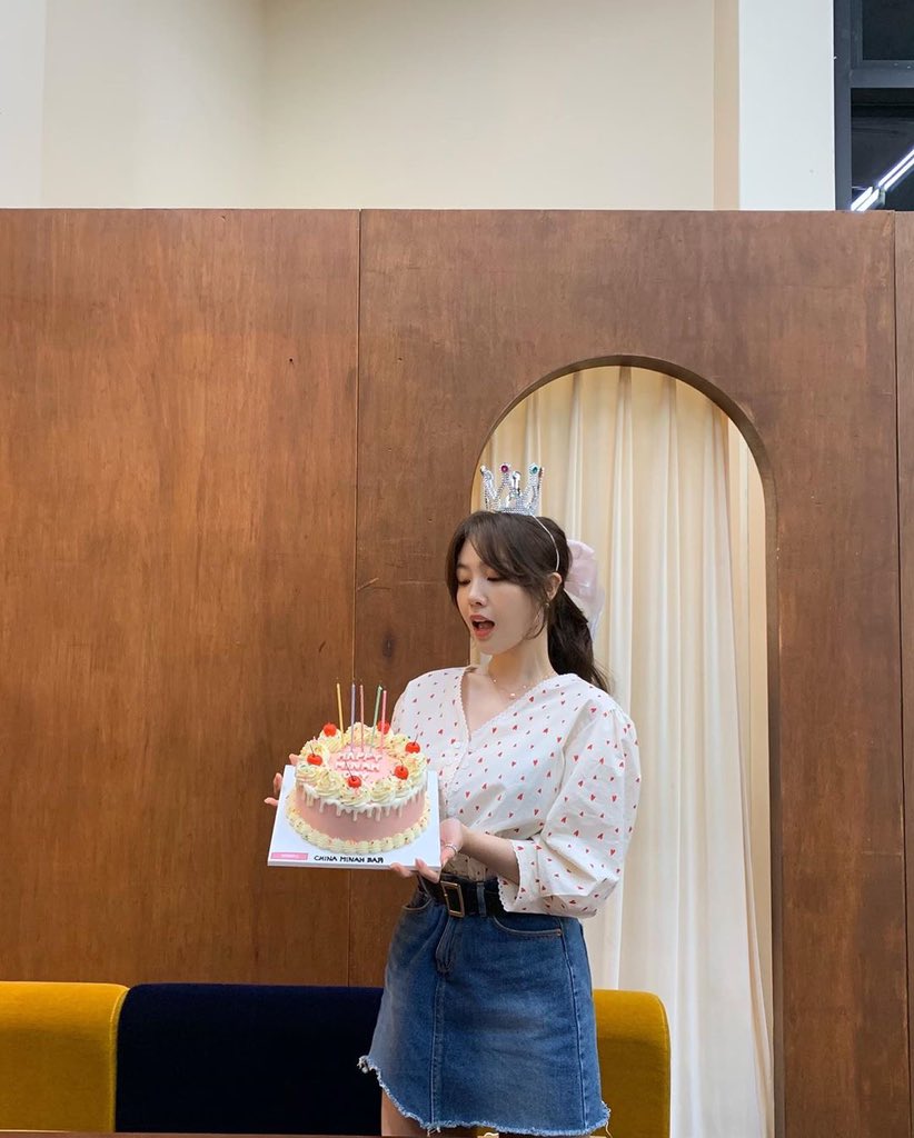 #HAPPYMINAHDAY
😭앞으로도 계속 응원할게요~💓

#방민아 #민아