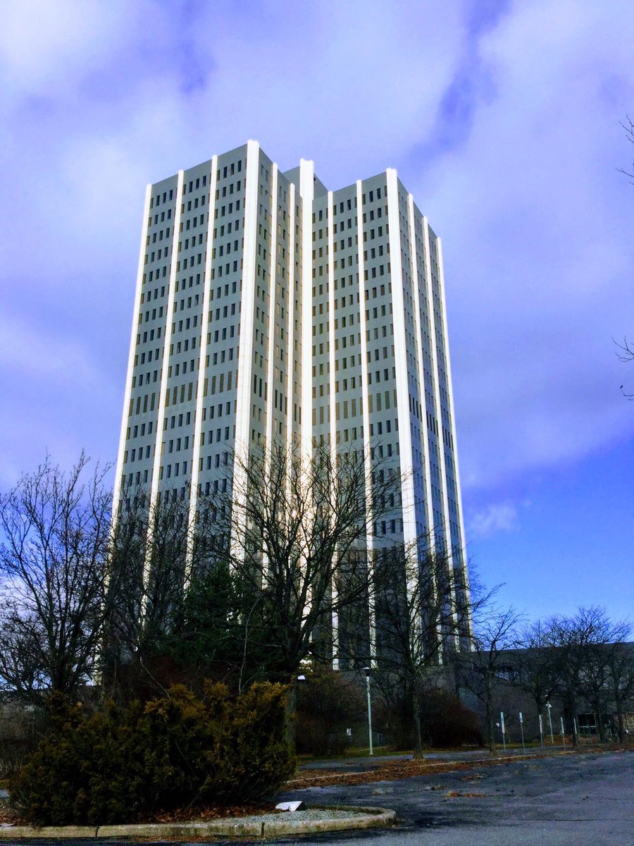 WOW. What a beautiful picture. I do not recall if I took this or not, but someone captured a beautiful sky with Martin Tower. 🙂🏙