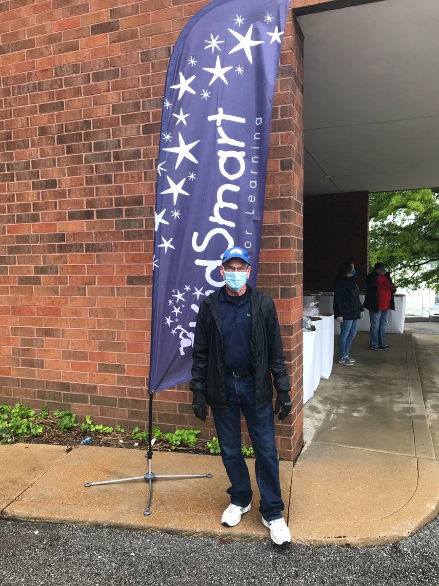 KidSmartSTL's tweet photo. #KidSmart FREE School Supplies Today! Day 1 in the Ferg-Flor School District! Thank you to #Emerson and the First Baptist Church of Ferguson! Emergency Family Kits of School Supplies are being delivered directly into the hands of #OneDistrictUnited-Ferguson Florissant Students! https://t.co/6pqLis4owQ