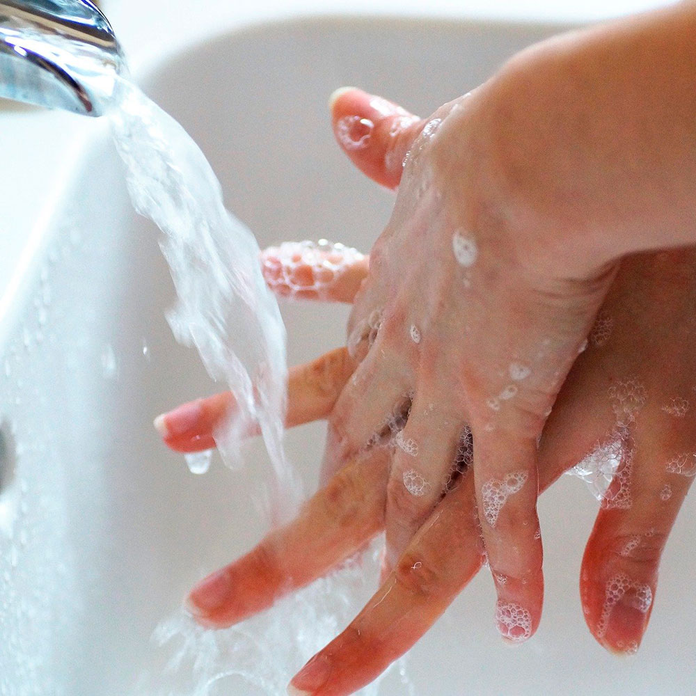 lu_touch's tweet photo. Estamos en plena #desescalada, pero debemos seguir manteniendo todas las medidas  y protocolos de prevención de contagios. Utiliza mascarilla siempre que sea posible, reduce al máximo el contacto con superficies expuestas y mantén una correcta higiene. #estoloparamosunidos https://t.co/zypZVbRVTe
