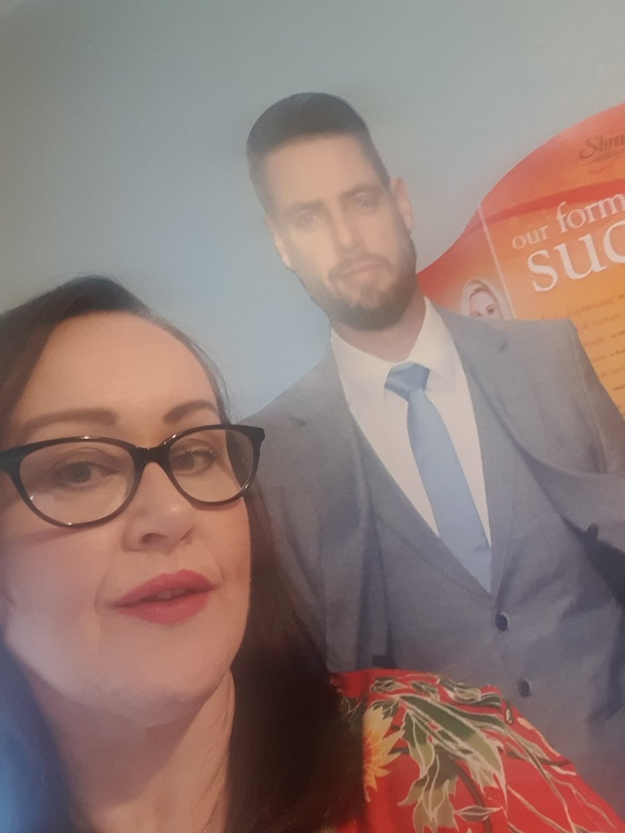 TraceyH14831140's tweet image. The fabulous @officialkeith of @boyzlifeOFCL helping me prepare a morning with my @SlimmingWorld members, we awarded 1/2 stones and 1stone awards along with the much wanted 'made me lick my screen' award ❤ #virtualgroup #NewNormal