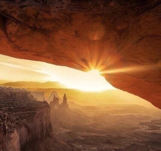 AnneScottlin's tweet photo. ❦The power and brilliance of nature speak to something truly ancient in us. ~Anne Scottlin
#nature #Photo #MarkPerrella #sunrise #Canyonlands #beautiful #thoughts https://t.co/8fpJDryCqT