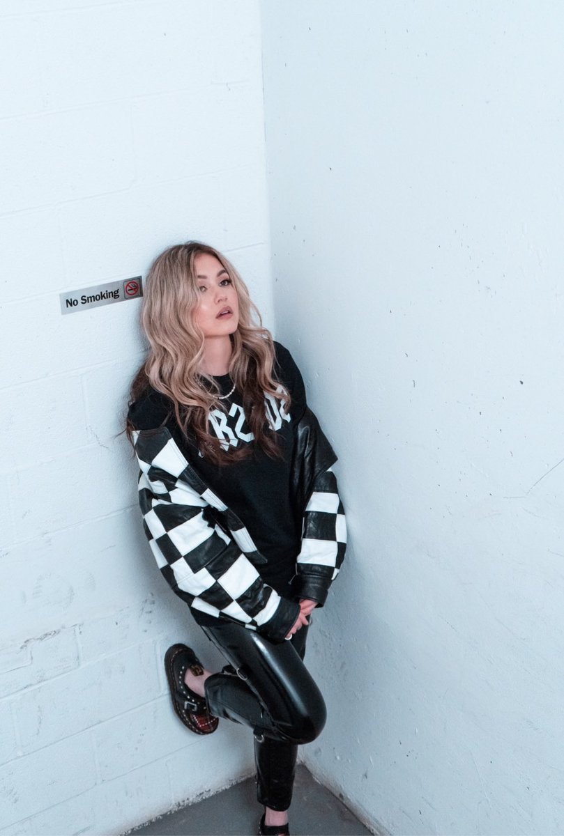 When rock n roll and sci fi collide 🤍