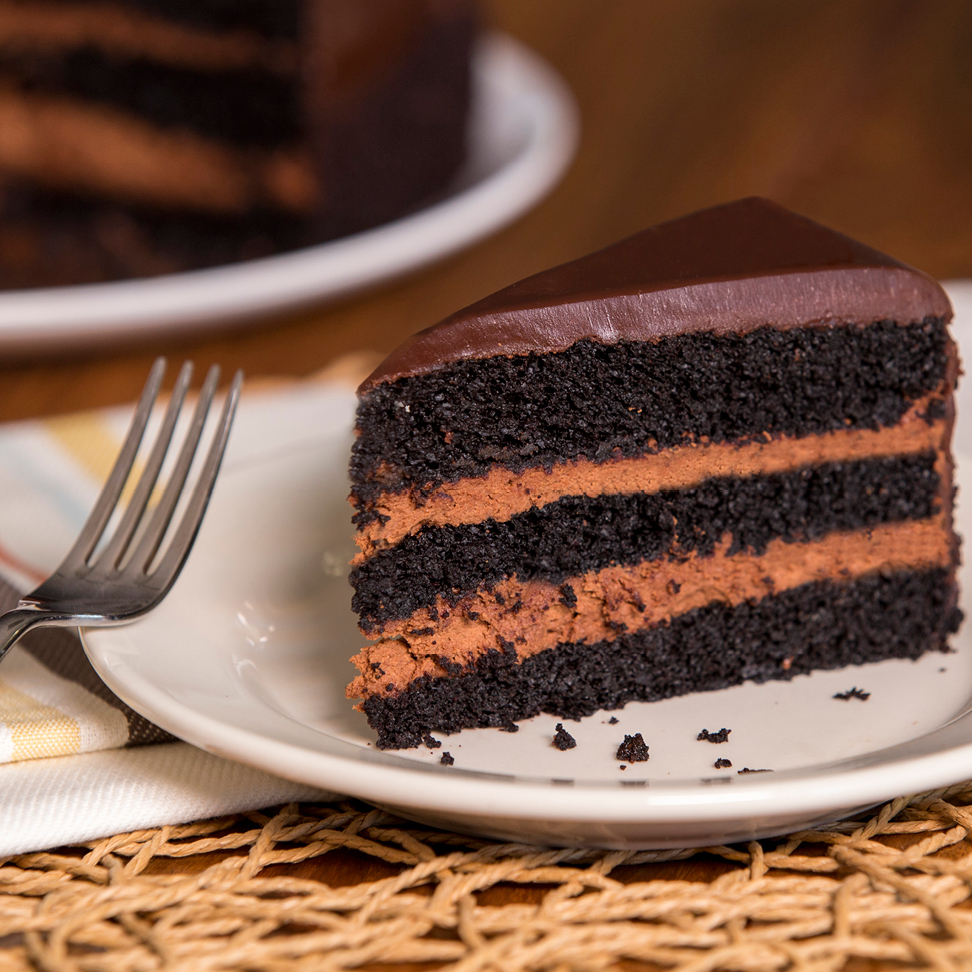 WildflowerBread's tweet photo. Save room for dessert! Starting at the end of this week, our decadent carrot and ultimate chocolate cakes will be available to go! 🥕🍫🍰 #sweettoothapproved https://t.co/le5FxOKuwn
