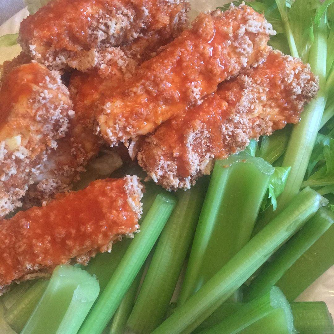 YP4H's tweet image. Self-care can be cooking, too!  Thanks for sharing @zippygal "Treating myself to some homemade tempeh buffalo wings- been craving them all week.  #stepintoselfcare #plantbased #hungrygirl"  We're going to need that recipe! 😋
