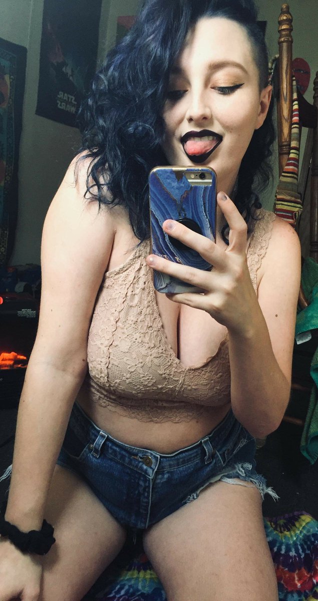 FinndomRT's tweet photo. Subscribe to and follow 

@_littleluthien_ 

https://t.co/OK32pg088W

https://t.co/pfvNj3SPVB

Let her drain your wallets dry. 💰

#AVNStars #OnlyFansPromo #onlyfans https://t.co/ZpmGd1sozb