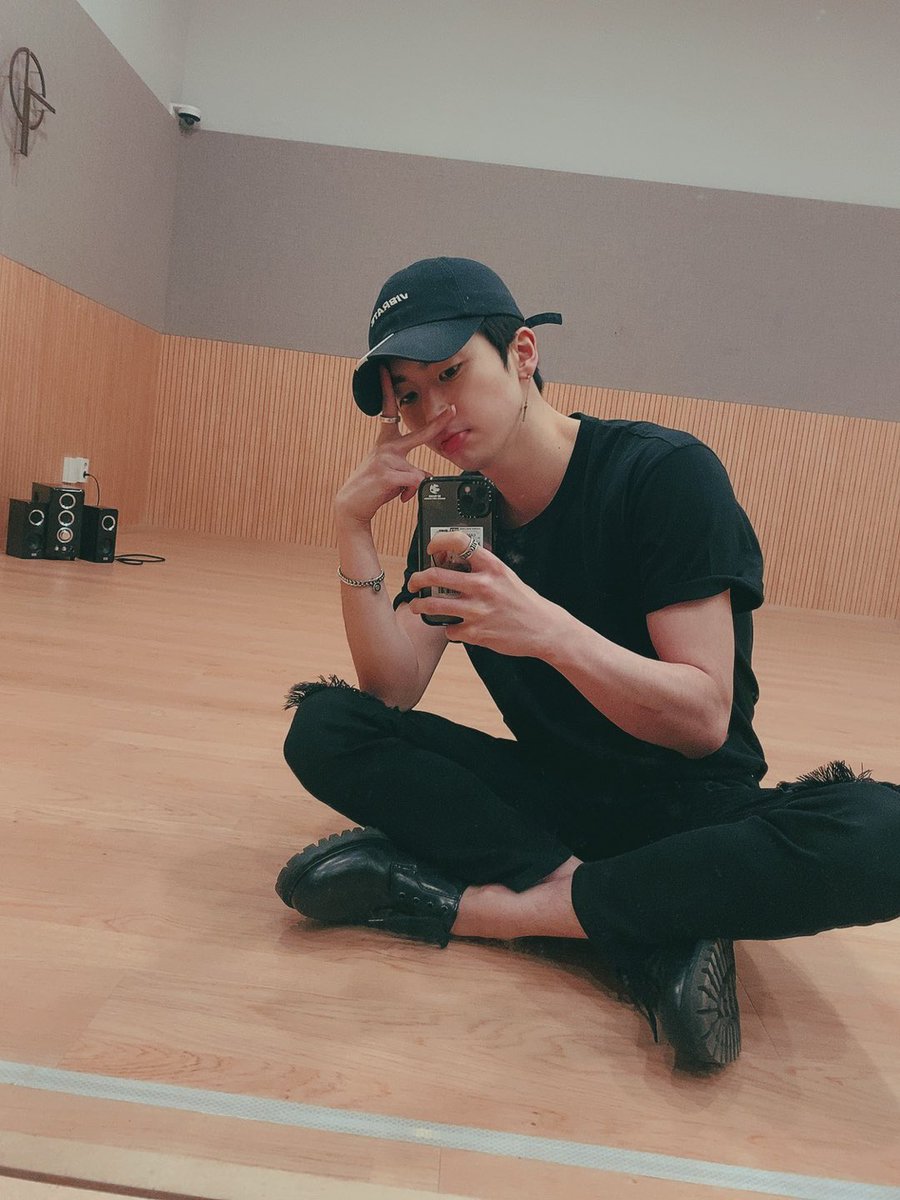 UP10TIONDiary's tweet photo. [TRANS] 200514 Update

Good Work💛🤗 #xiao 

trans: U10TDiary
https://t.co/b86sEPNFTH